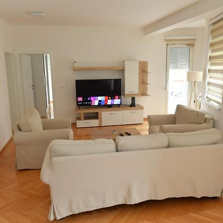 Dobi Apartmani Wing Jagodina Buitenkant foto