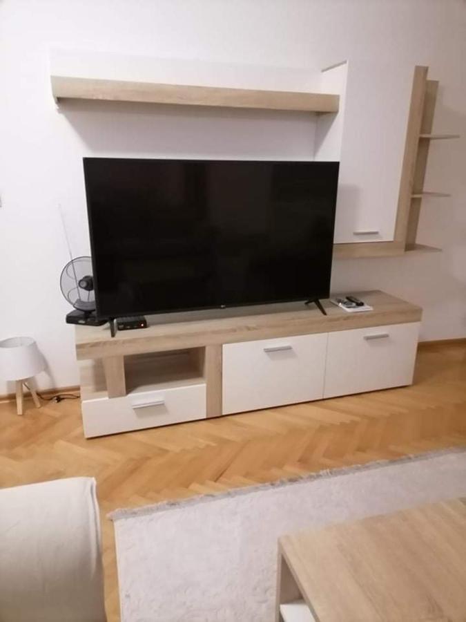 Dobi Apartmani Wing Jagodina Buitenkant foto