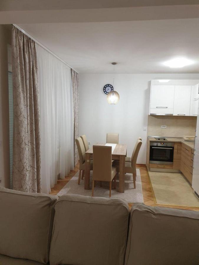 Dobi Apartmani Wing Jagodina Buitenkant foto