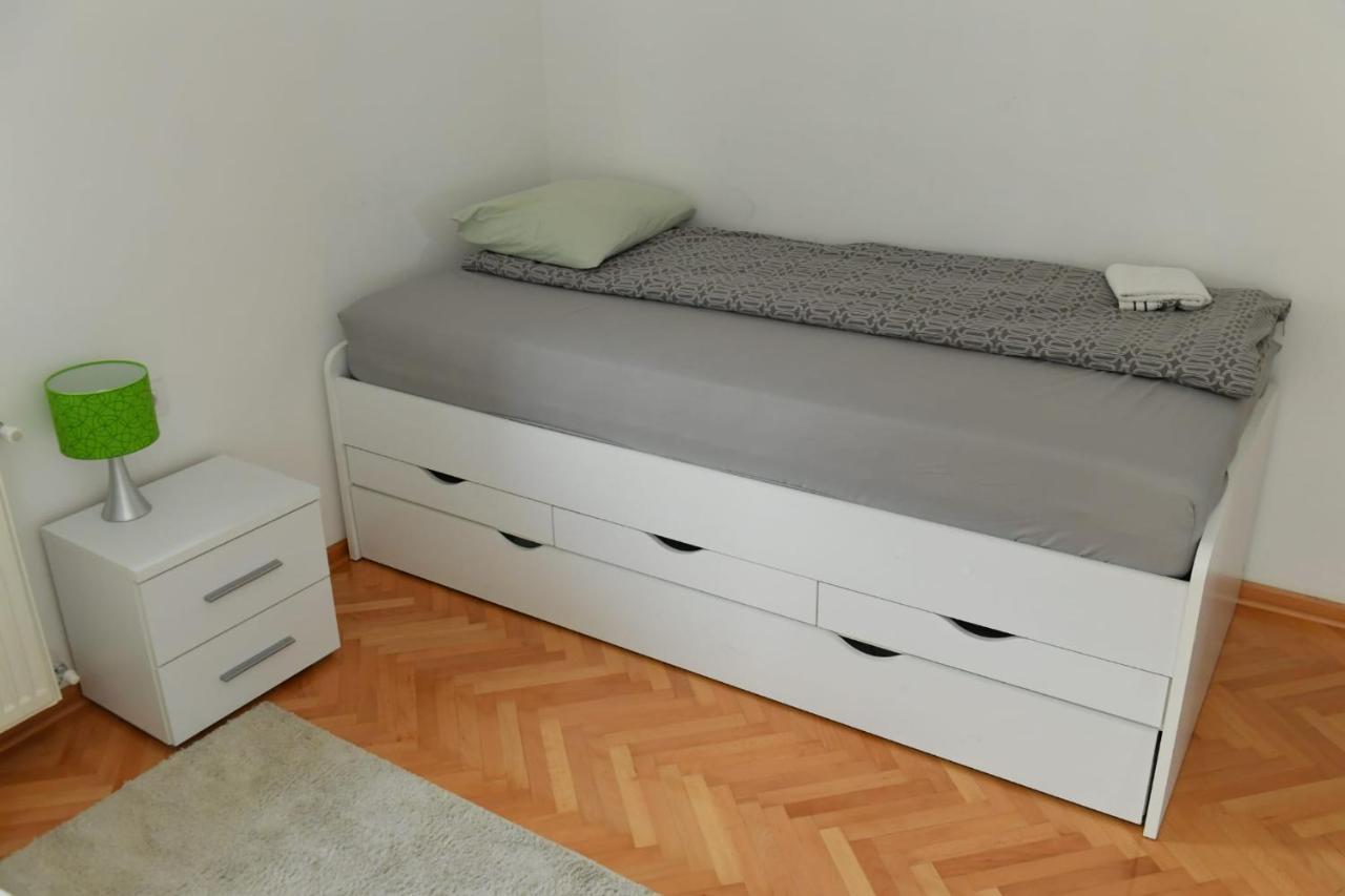 Dobi Apartmani Wing Jagodina Buitenkant foto