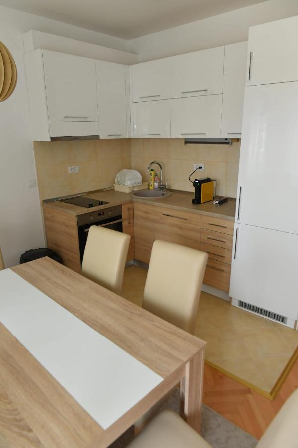 Dobi Apartmani Wing Jagodina Buitenkant foto