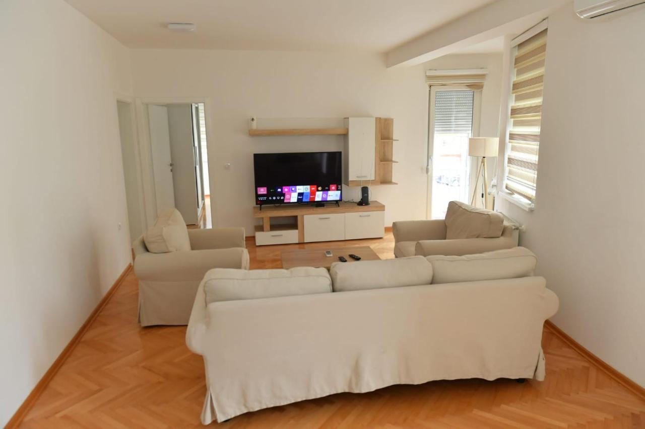 Dobi Apartmani Wing Jagodina Buitenkant foto