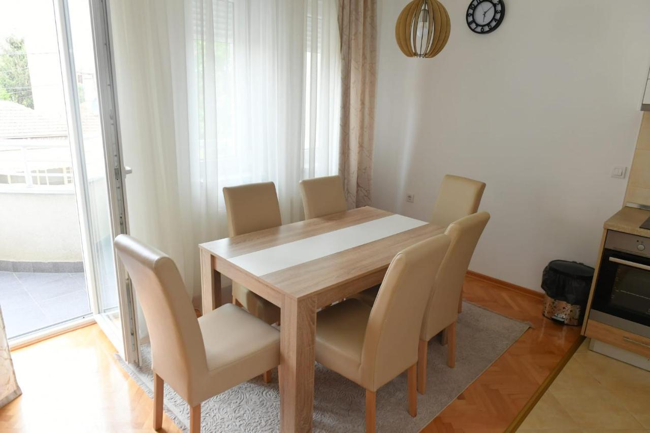 Dobi Apartmani Wing Jagodina Buitenkant foto