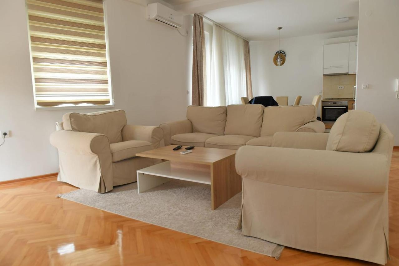 Dobi Apartmani Wing Jagodina Buitenkant foto